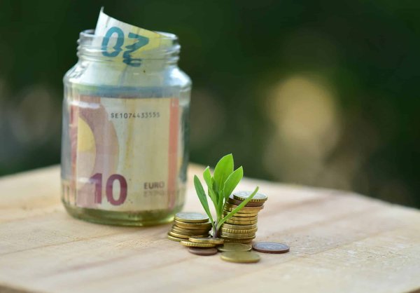 How can families save money on adventure activities in Snowdonia National Park?