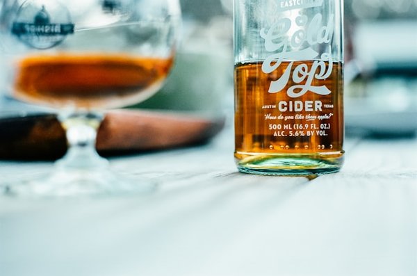 How to find a holiday rental in Somerset with access to traditional cider making?